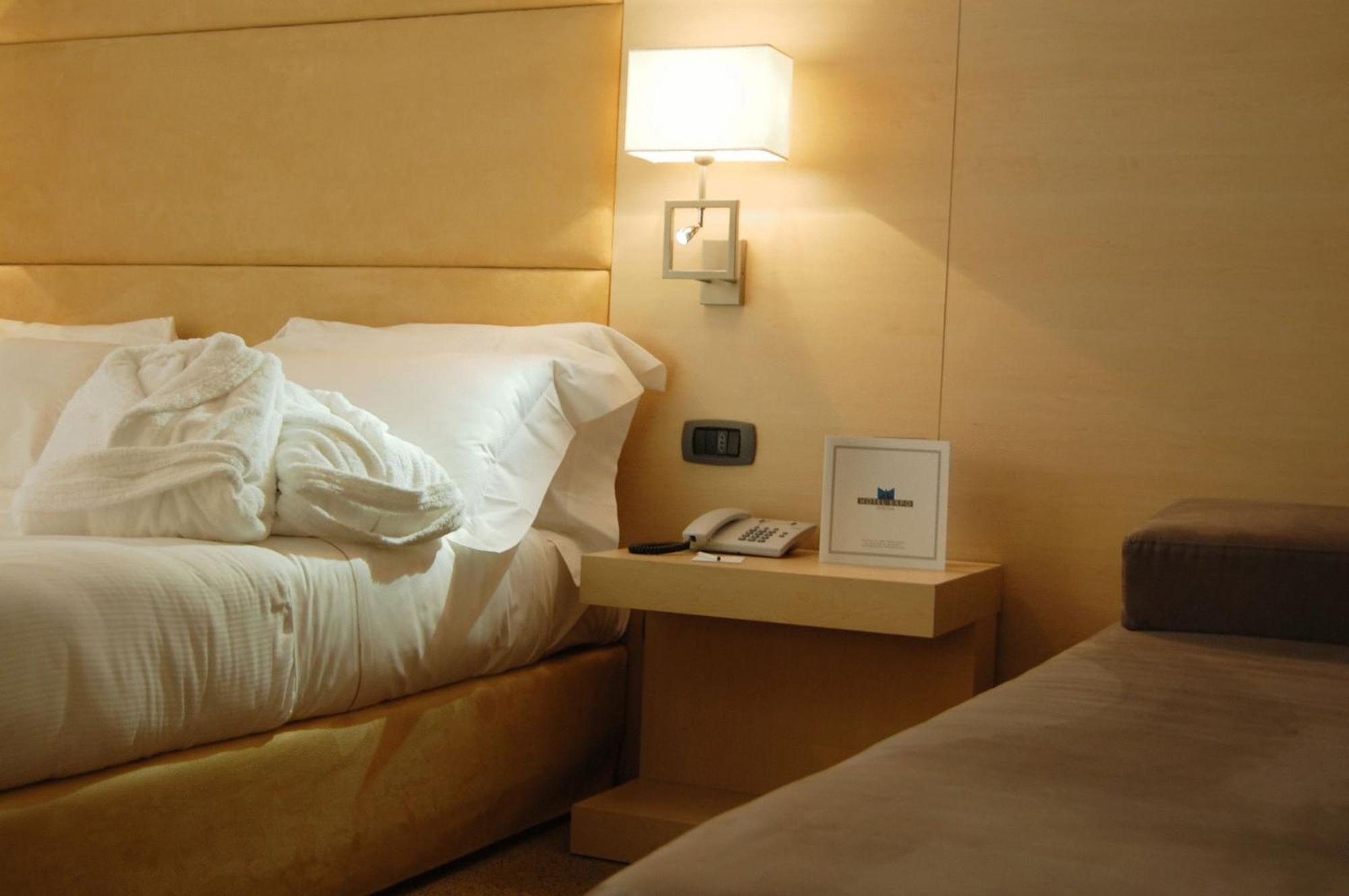 เบสต์ เวสเทิร์น พลัส โฮเต็ล เอ็กซ์โป Hotel วิลลาฟรันกา ดี เวโรนา ภายนอก รูปภาพ